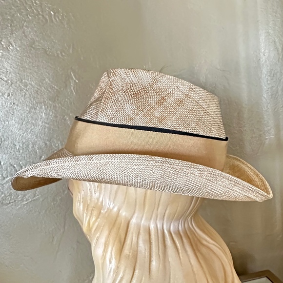 UNIQUE 1960s\' VARIEGATED STRAW FEDORA WITH BLACK EDGED GROSGRAIN TRIM & FEATHERS main image 12